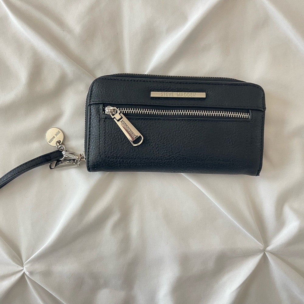 Steve Madden Black Leather Wallet with Silver Accents